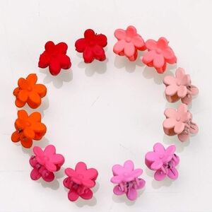 12 Mini hair clips ❤️🩷💕